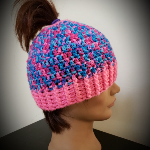 Bun/ponytail beanie - Picture 2 of 2